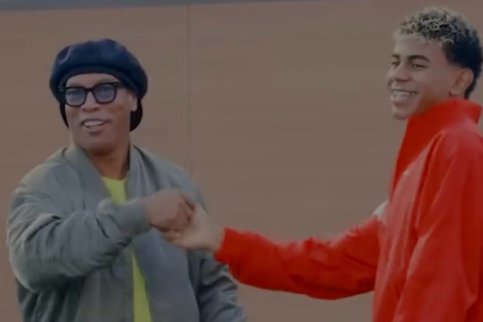 Lamine Yamal and Ronaldinho Create Iconic Moment with the Trionda Trophy Ahead of World Cup